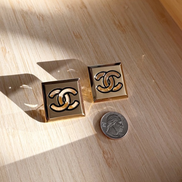 CHANEL Rare 2024 Classic Gold Oversized Square CC Logo Cutout Earrings - Picture 7 of 7